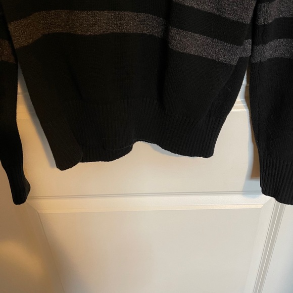 American Eagle Sweater - Picture 2 of 4